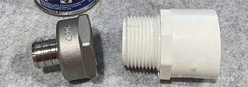 带有 PVC 接头的 PEX 转换接头